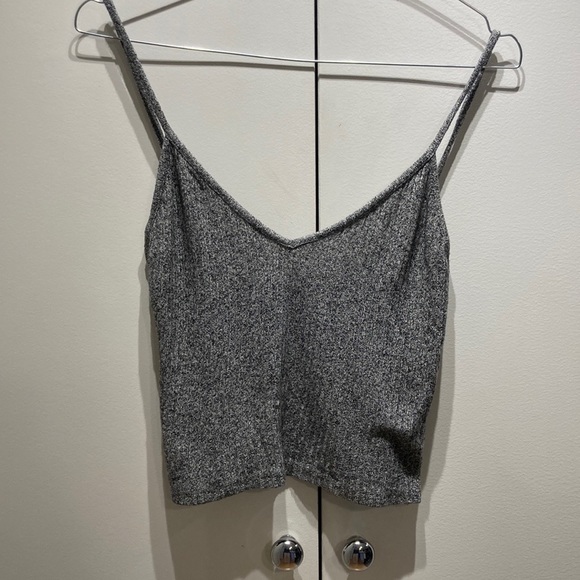 Brandy Melville Crop Tank Top - Picture 3 of 3